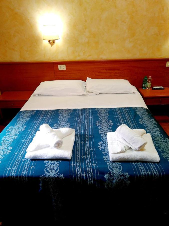 Hotel Ferrari 2*